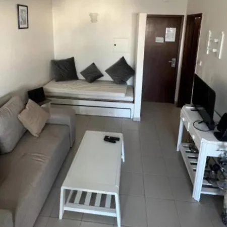 1-bed - Sleeps 4 - Free Parking Portimão