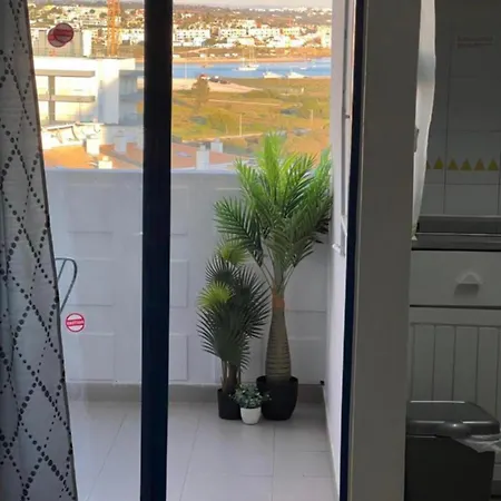 1-bed - Sleeps 4 - Free Parking Portimao